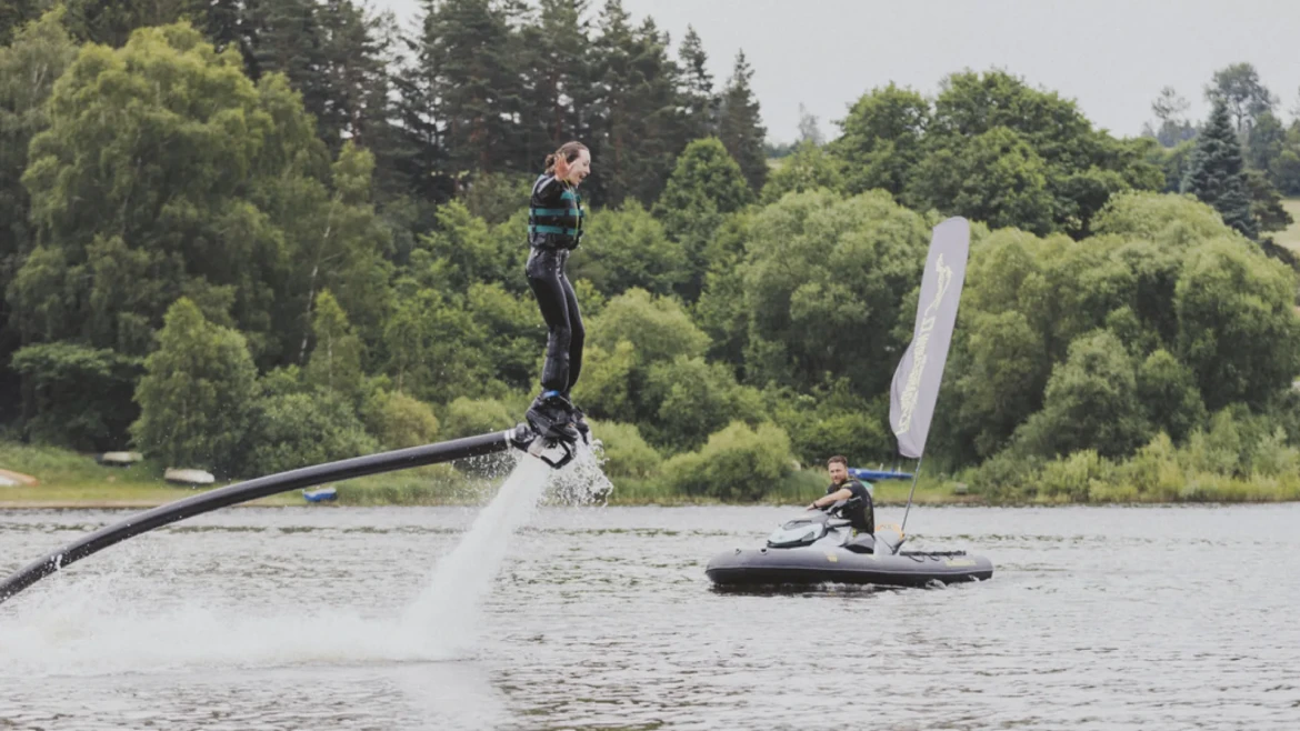 Wakesurfing