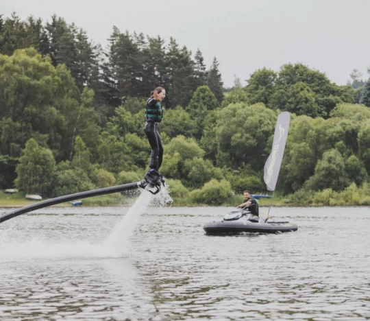 Wakesurfing